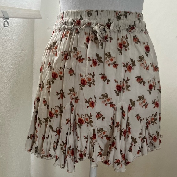 FOREVER 21 Mini floral summer skirt (L) - Picture 1 of 7